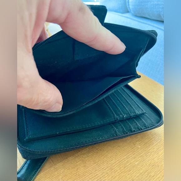 Kenneth Cole Reaction Black all Genuine Leather Wallet. 
Perfect Condition - Picture 12 of 15